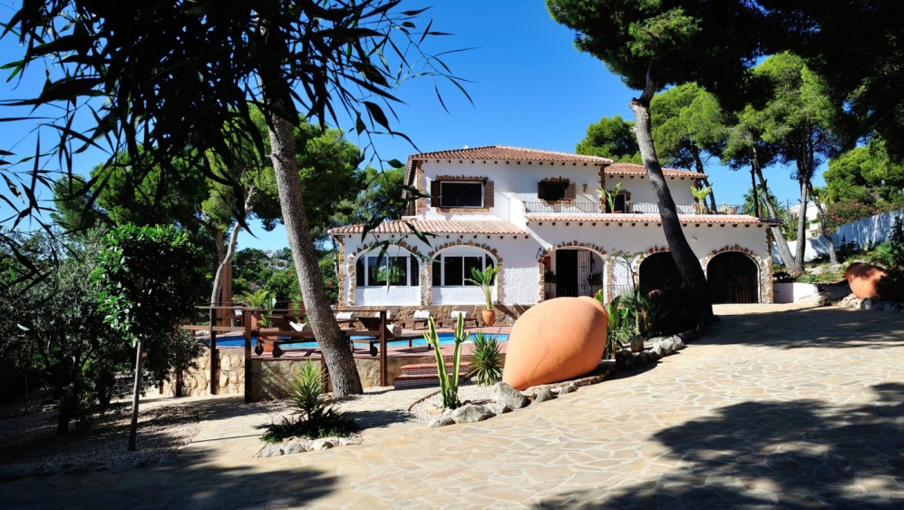 Stunning authentic finca within walking distance from Moraira centre