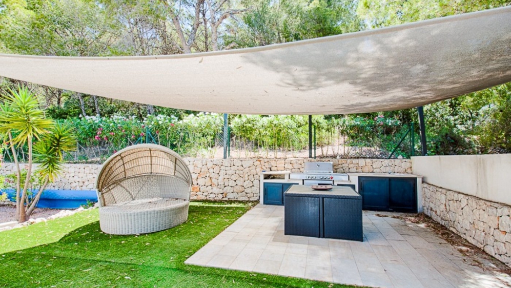 Beautiful contemporary villa with lovely sea views and 100% privacy