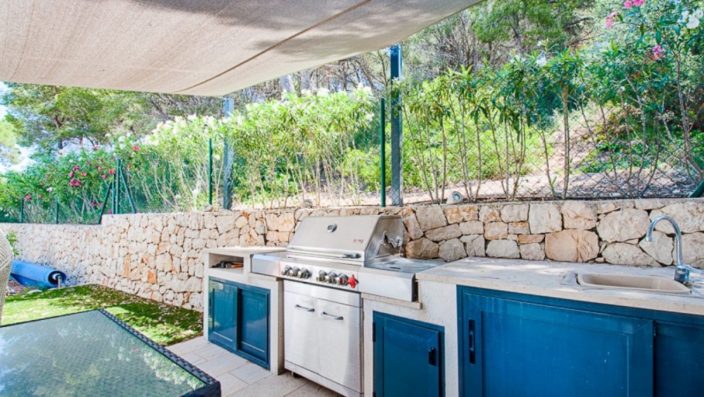 Beautiful contemporary villa with lovely sea views and 100% privacy