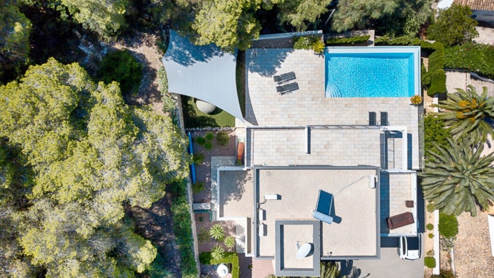 Beautiful contemporary villa with lovely sea views and 100% privacy