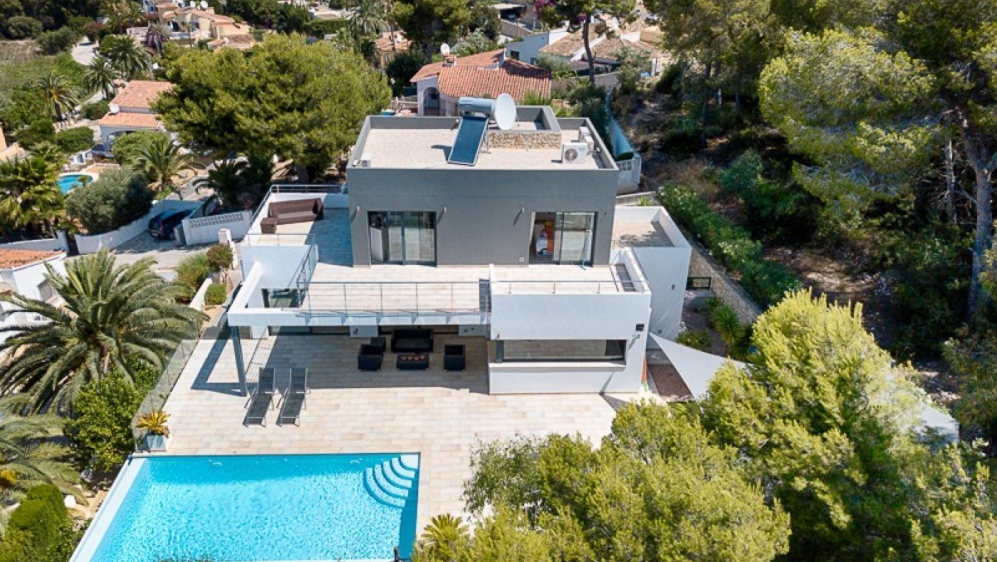 Beautiful contemporary villa with lovely sea views and 100% privacy
