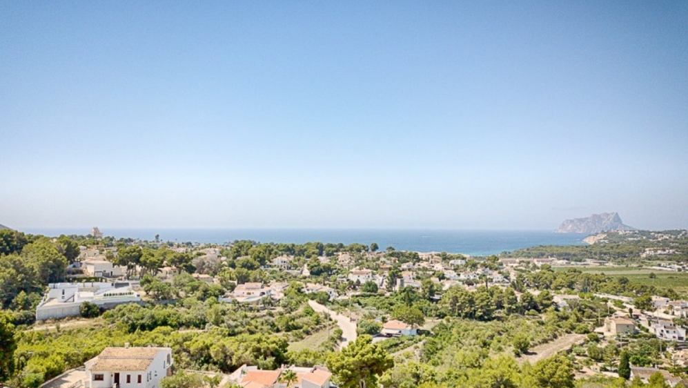 Beautiful contemporary villa with lovely sea views and 100% privacy