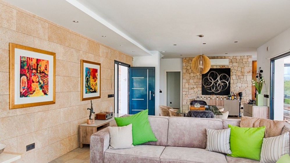 Beautiful contemporary villa with lovely sea views and 100% privacy