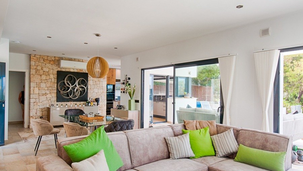 Beautiful contemporary villa with lovely sea views and 100% privacy