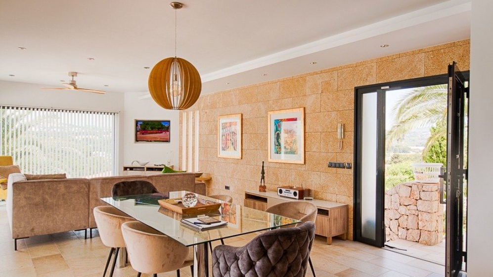Beautiful contemporary villa with lovely sea views and 100% privacy