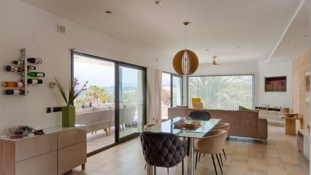 Beautiful contemporary villa with lovely sea views and 100% privacy