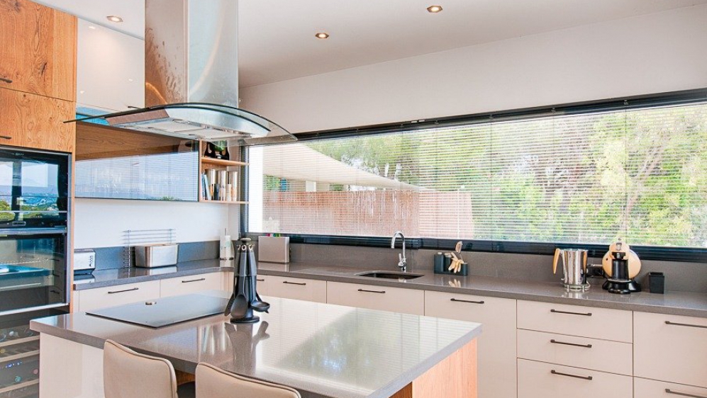 Beautiful contemporary villa with lovely sea views and 100% privacy