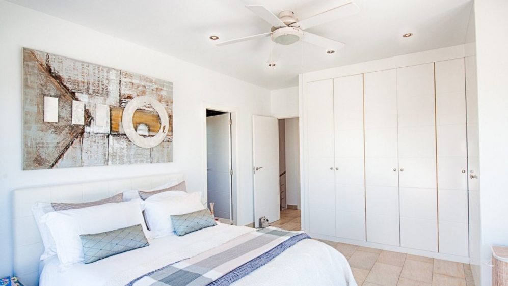 Beautiful contemporary villa with lovely sea views and 100% privacy