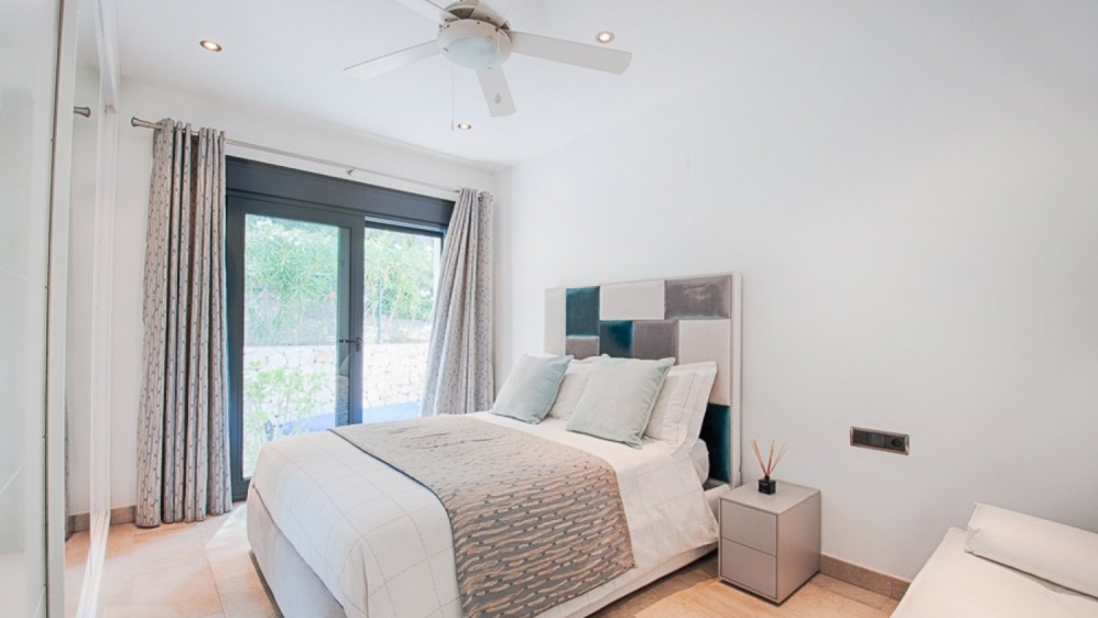 Beautiful contemporary villa with lovely sea views and 100% privacy