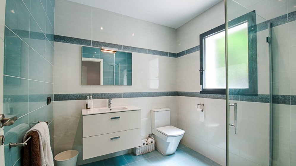 Beautiful contemporary villa with lovely sea views and 100% privacy
