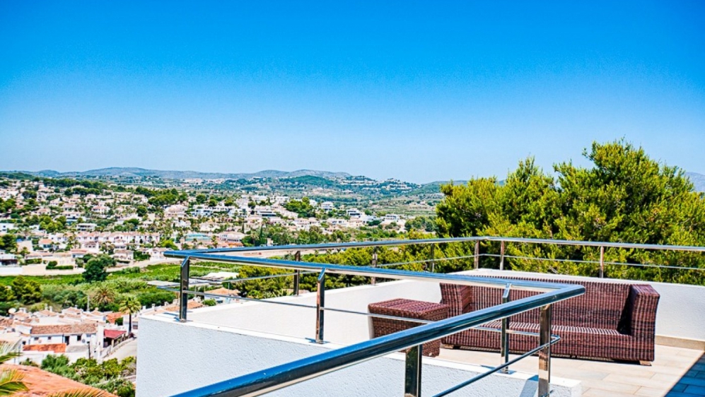 Beautiful contemporary villa with lovely sea views and 100% privacy