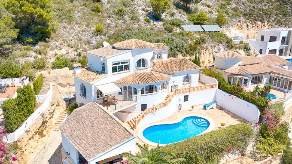 Fantastische en zeer sfeervolle villa met panoramisch zeezicht in het geliefde El Portet