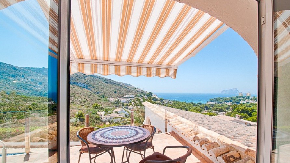 Fantastische en zeer sfeervolle villa met panoramisch zeezicht in het geliefde El Portet
