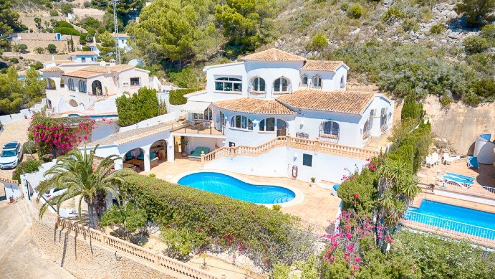 Fantastische en zeer sfeervolle villa met panoramisch zeezicht in het geliefde El Portet