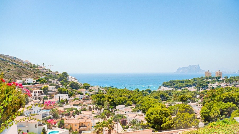 Fantastische en zeer sfeervolle villa met panoramisch zeezicht in het geliefde El Portet