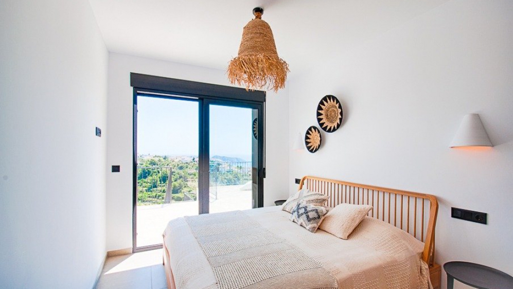 Sfeervolle Ibiza stijl villa met prachtig uitzicht op zee en de wijngaarden