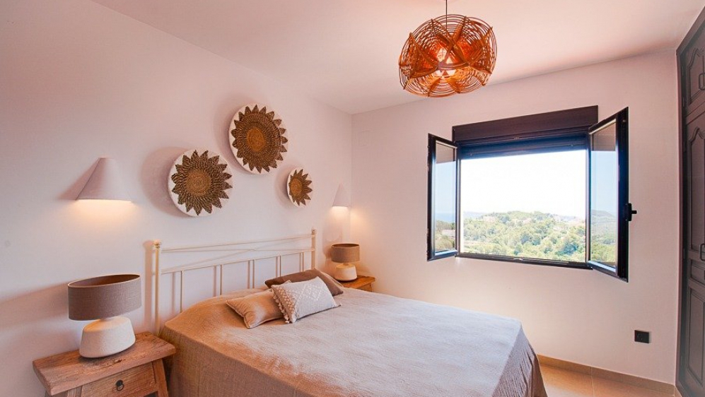 Sfeervolle Ibiza stijl villa met prachtig uitzicht op zee en de wijngaarden