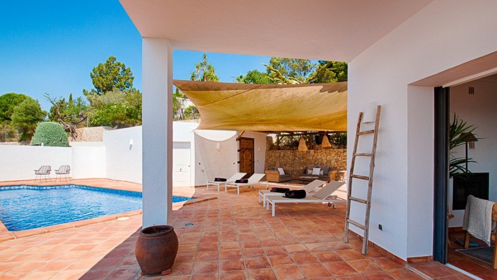 Super mooie Ibiza stijl villa met panoramisch zeezicht en 100% privacy in Moraira