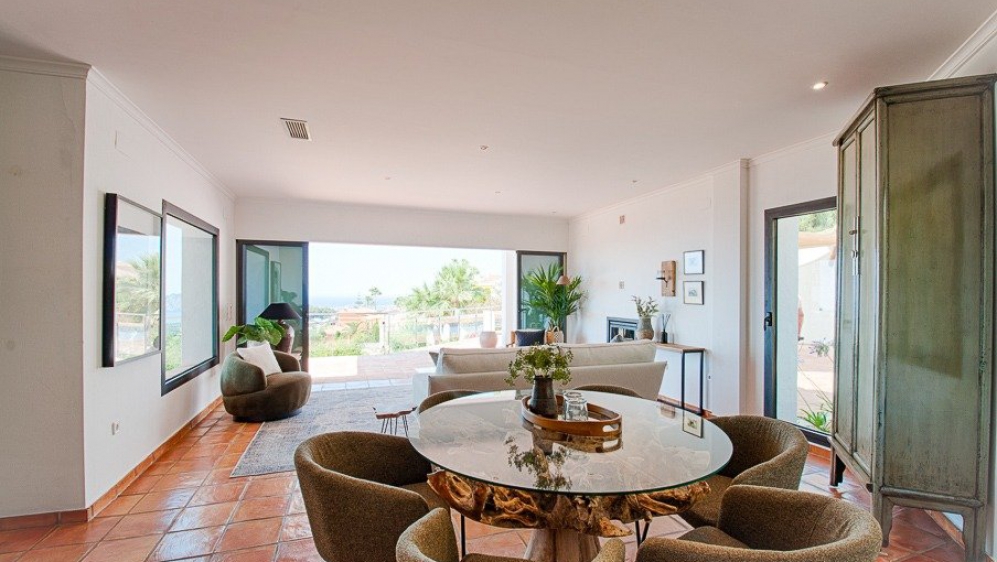 Super mooie Ibiza stijl villa met panoramisch zeezicht en 100% privacy in Moraira