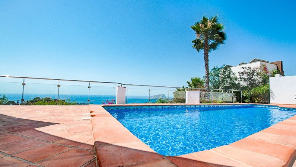 Super mooie Ibiza stijl villa met panoramisch zeezicht en 100% privacy in Moraira