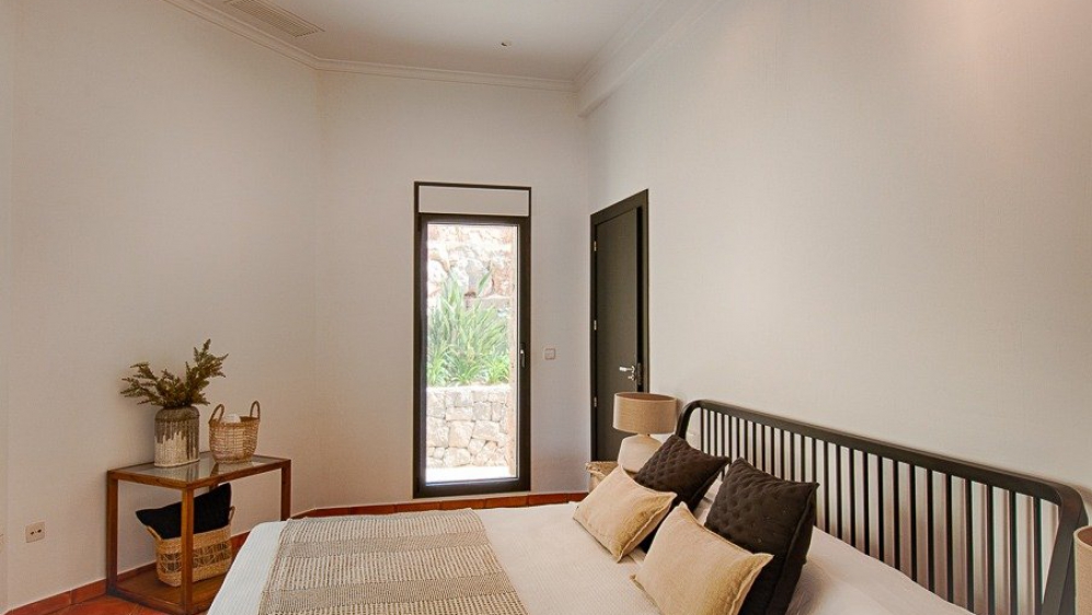Super mooie Ibiza stijl villa met panoramisch zeezicht en 100% privacy in Moraira