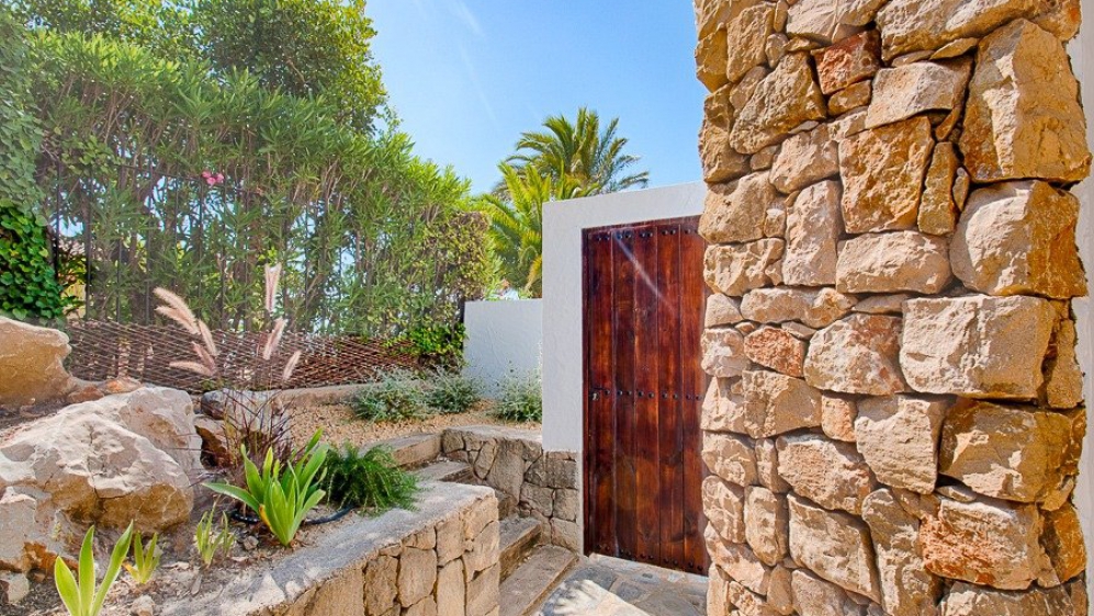 Super mooie Ibiza stijl villa met panoramisch zeezicht en 100% privacy in Moraira