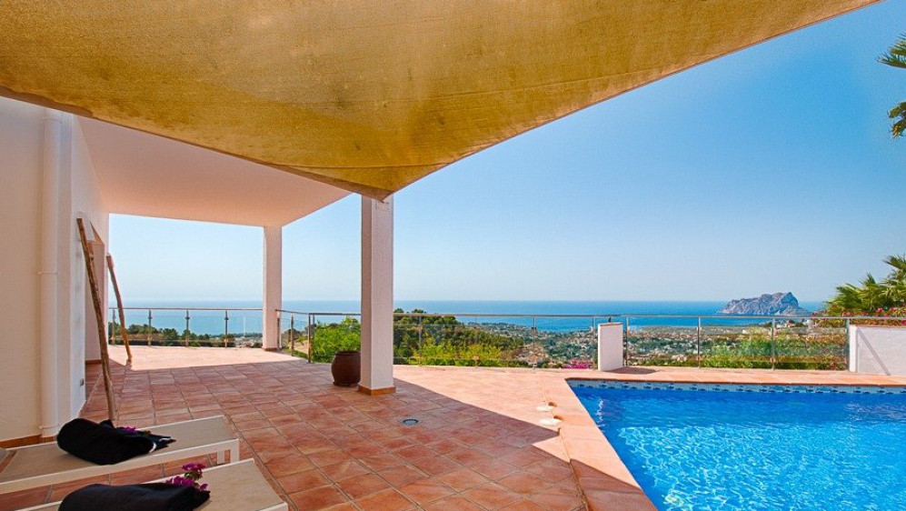 Super mooie Ibiza stijl villa met panoramisch zeezicht en 100% privacy in Moraira