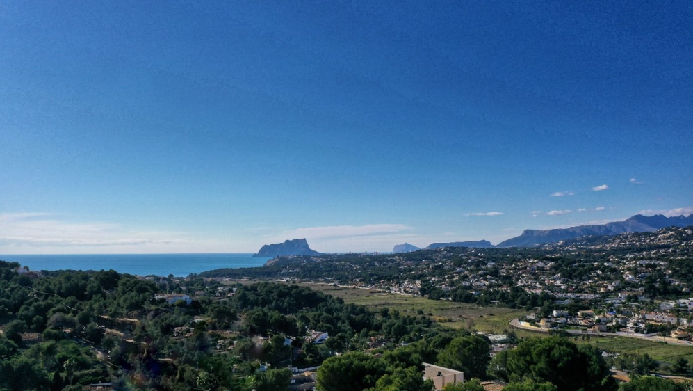 Schitterende nieuwe Ibiza stijl villa met panoramisch zeezicht op heerlijke locatie