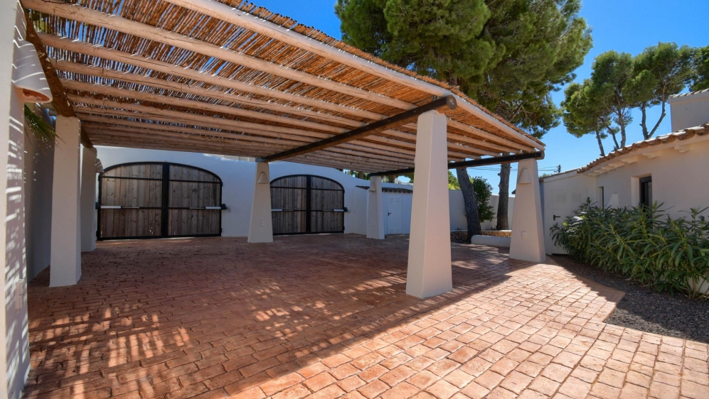 Superb Ibiza style villa in a lovely location in Moraira