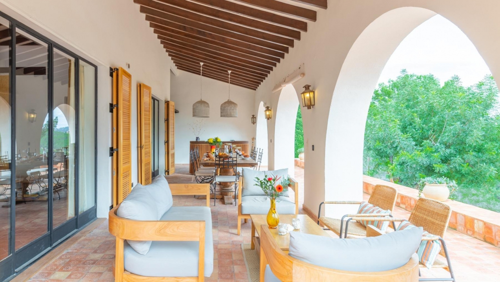 Superb renovated finca with many authentic details and stunning sea and mountain views