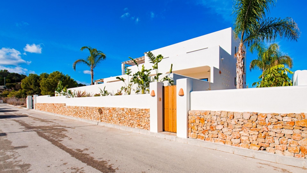 Schitterende instapklare nieuwe Ibiza stijl villa met zeezicht in Moraira