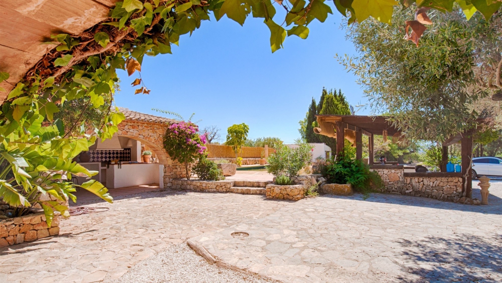 Costa Blanca's Hidden Gem: A Restored 200-Year-Old Finca surrounded by natural beauty