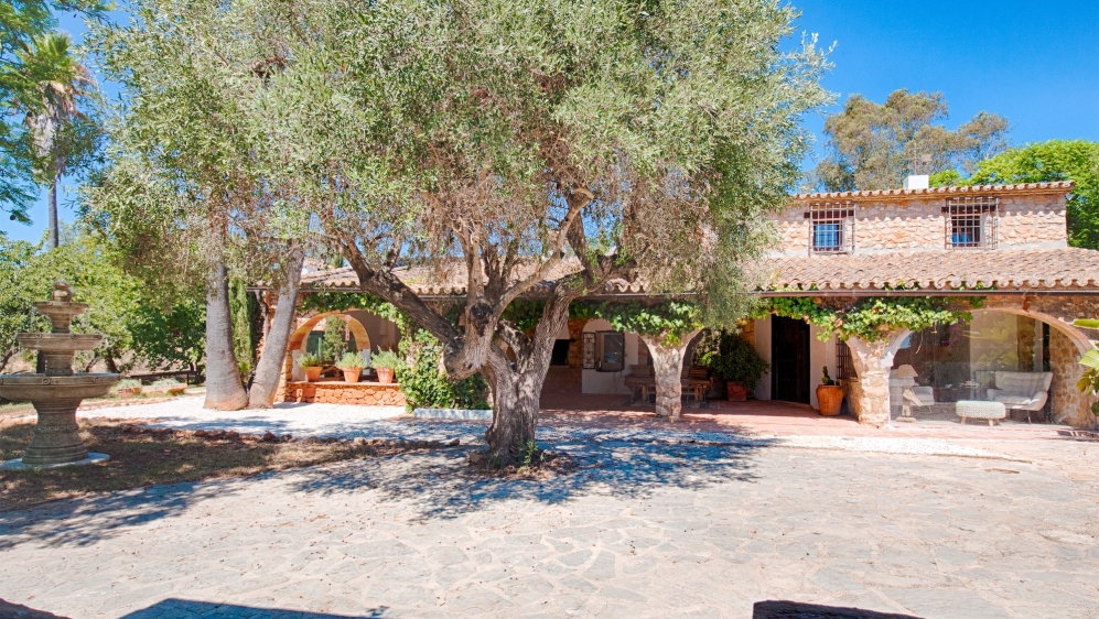 Costa Blanca's Hidden Gem: A Restored 200-Year-Old Finca surrounded by natural beauty