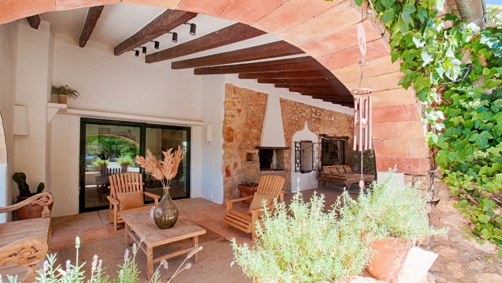 Costa Blanca's Hidden Gem: A Restored 200-Year-Old Finca surrounded by natural beauty