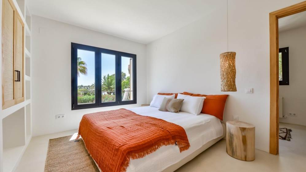 Schitterende volledig gerenoveerde Ibiza stijl villa met panoramisch zeezicht