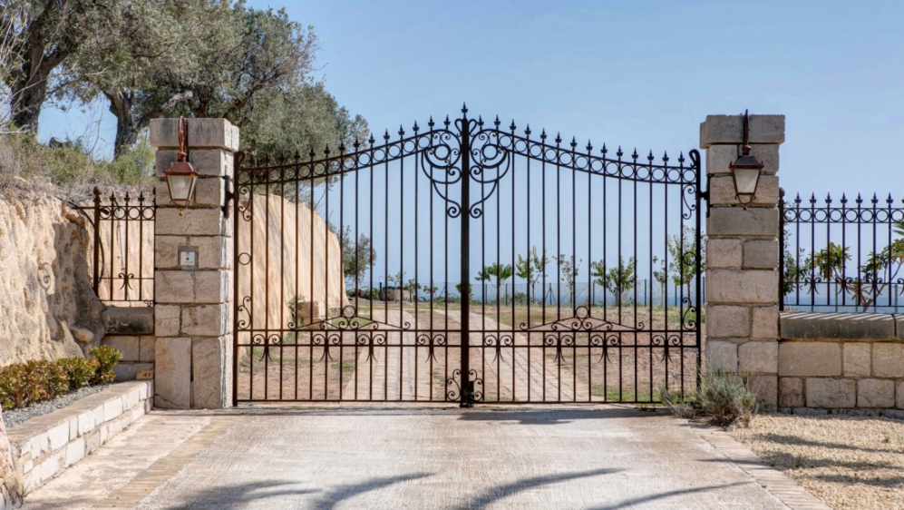 Unique luxury finca with sea and mountain views in one of the most beautiful spots of Moraira