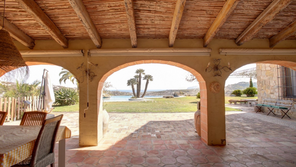 Unique luxury finca with sea and mountain views in one of the most beautiful spots of Moraira