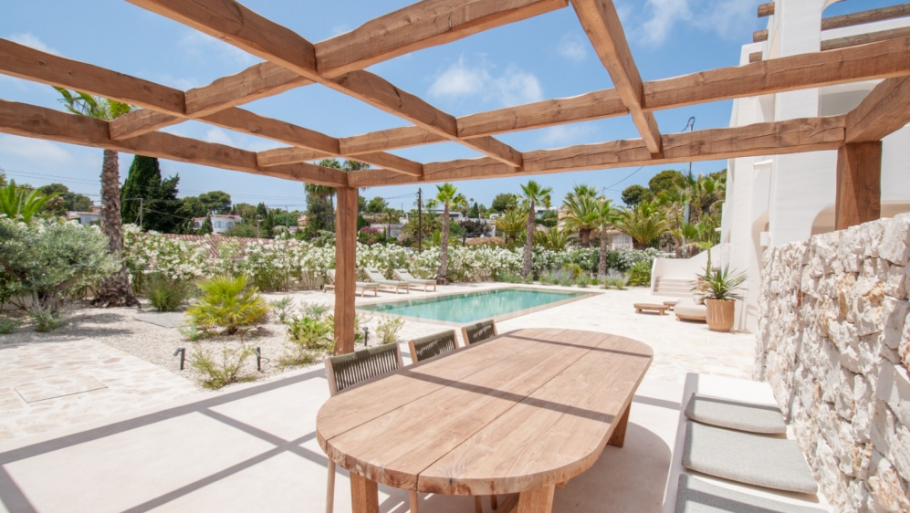 Luxe nieuwgebouwde Ibiza stijl villa op toplocatie Benissa