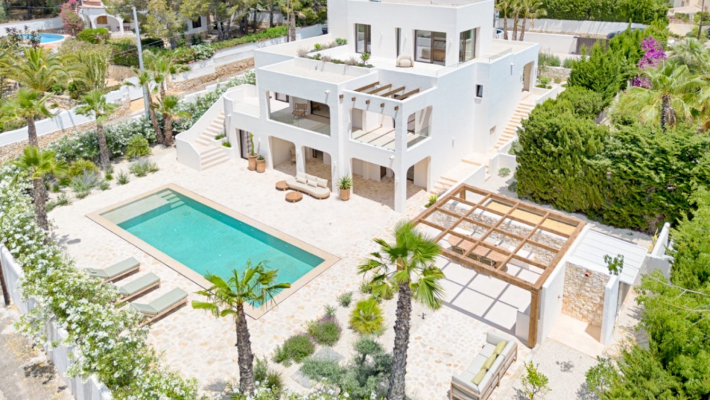 Luxe nieuwgebouwde Ibiza stijl villa op toplocatie Benissa