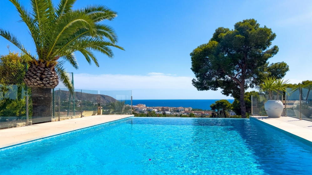 Modern Mediterrane villa met panoramisch zeezicht op toplocatie in Moraira