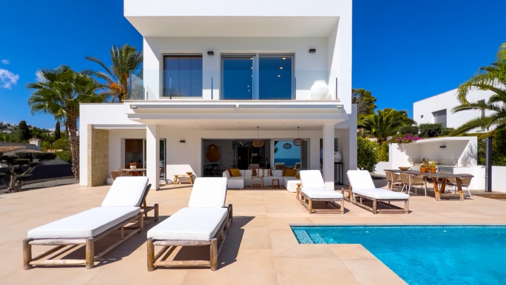 Modern Mediterrane villa met panoramisch zeezicht op toplocatie in Moraira