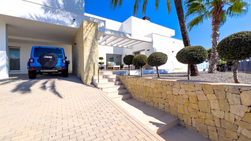 Modern Mediterrane villa met panoramisch zeezicht op toplocatie in Moraira