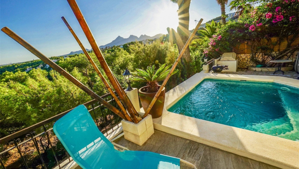 Mooie Ibiza-stijl villa met spectaculair uitzicht in Altea