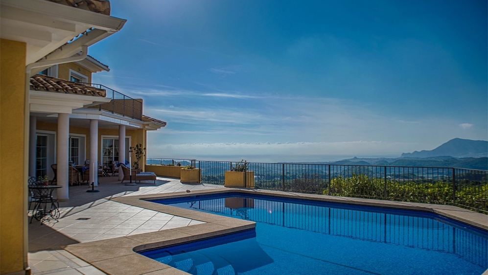 Zeer mooi en ruime Mediterraanse villa van hoge kwaliteit met spectaculair uitzicht