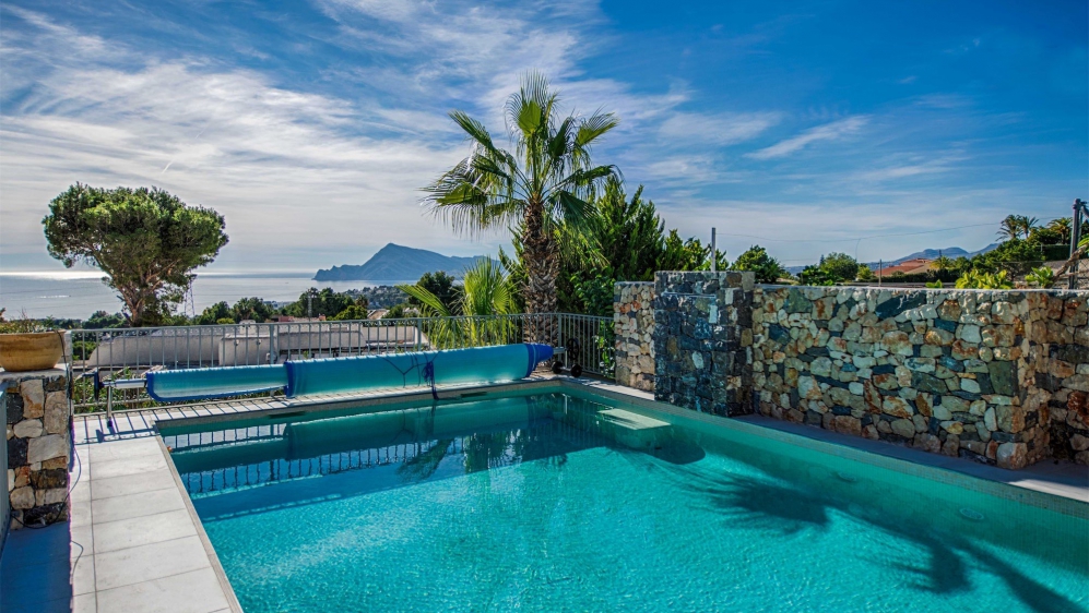 Wonderful villa with amazing sea views and fully independent guest house