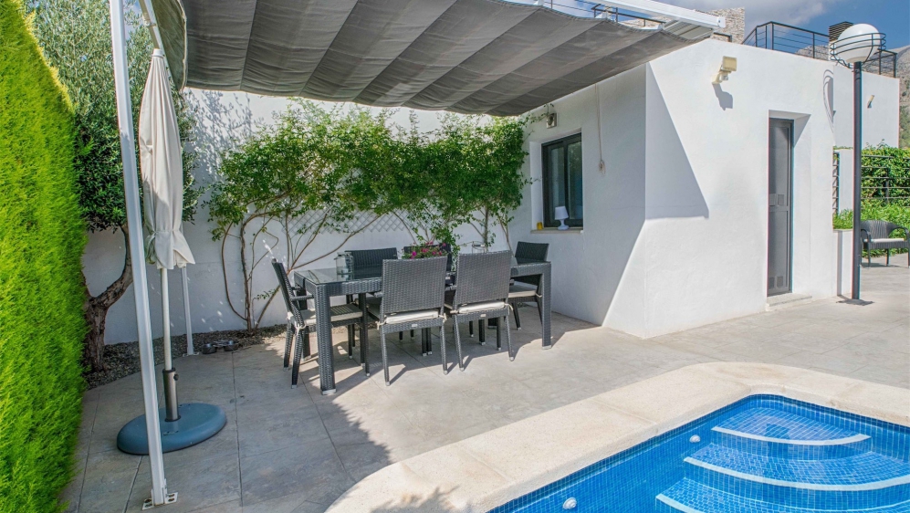 Immaculate contemporary 5 bedroom villa for sale in Polop