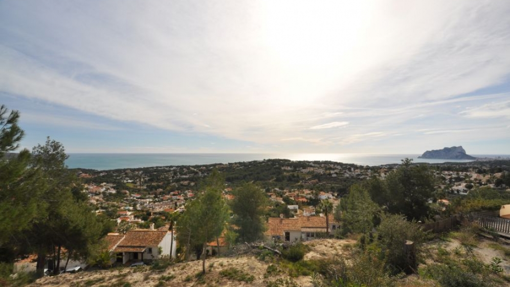 Fantastisch bouwperceel met zeezicht in Moraira