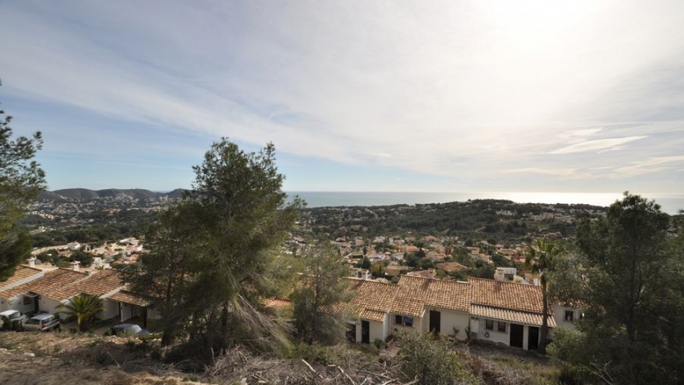 Fantastisch bouwperceel met zeezicht in Moraira