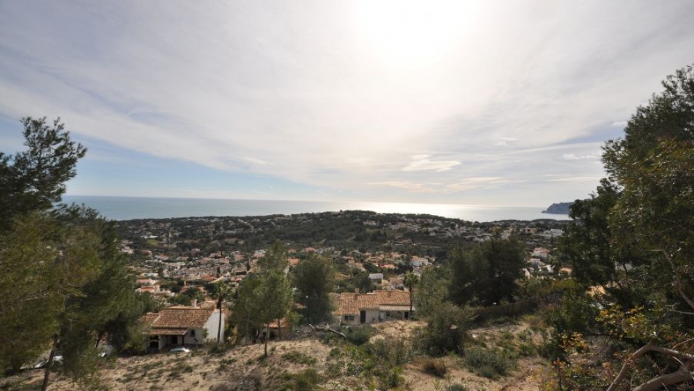 Fantastisch bouwperceel met zeezicht in Moraira