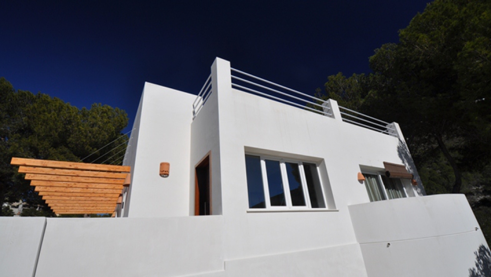 Prachtige Ibiza stijl villa met zeezicht